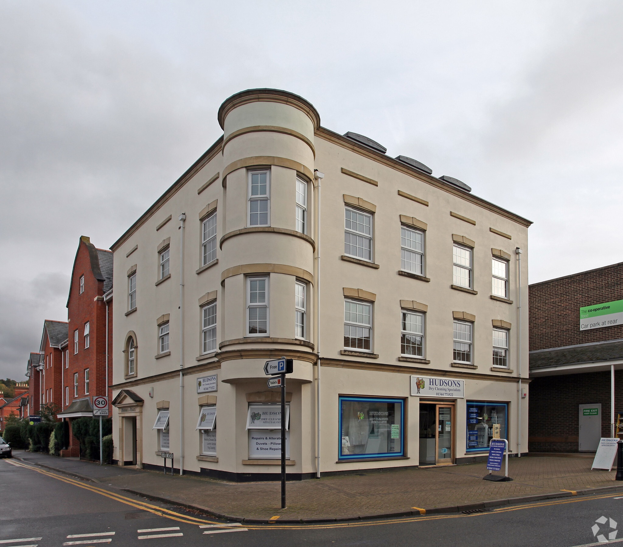 141-143 High St, Crowthorne for lease Primary Photo- Image 1 of 3