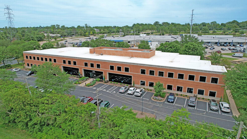 1122 Town & Country Commons, Chesterfield, MO for lease - Building Photo - Image 1 of 29