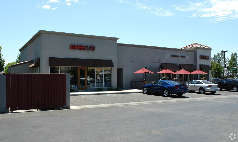 4950 Stockdale Hwy, Bakersfield, CA for lease - Primary Photo - Image 1 of 2