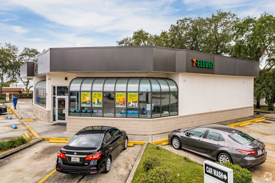 1971 Sunset Point Rd, Clearwater, FL for sale - Primary Photo - Image 1 of 1