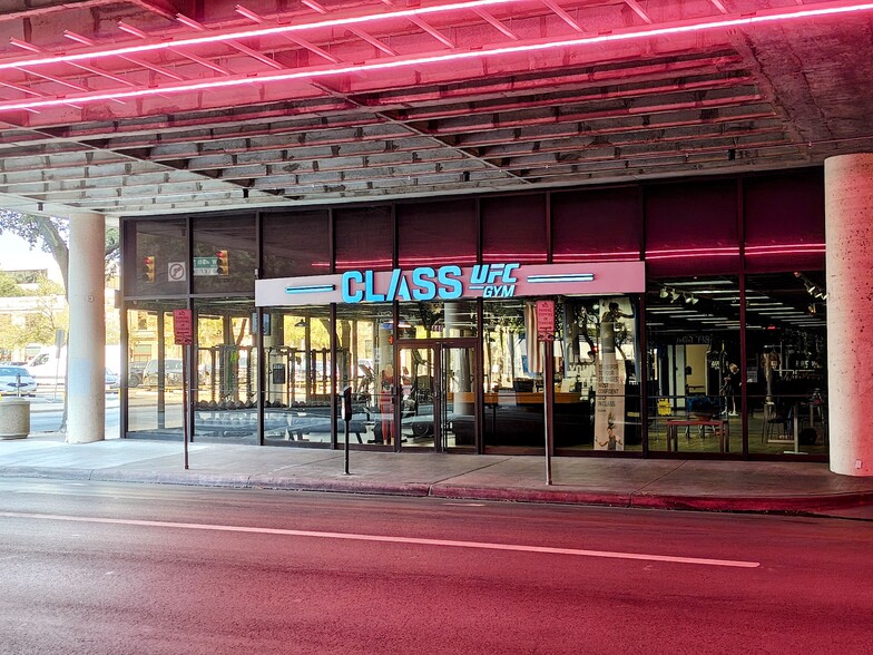 500 Throckmorton St, Fort Worth, TX for lease - Building Photo - Image 1 of 8