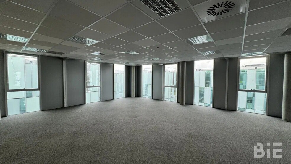 Office in Pessac for lease - Building Photo - Image 2 of 6