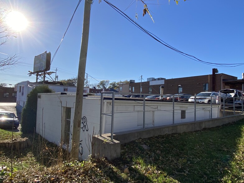 915A Weston Rd, Toronto, ON for sale - Building Photo - Image 2 of 5