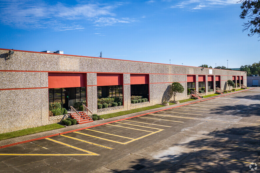 12701 Executive Dr, Stafford, TX for lease - Building Photo - Image 3 of 8