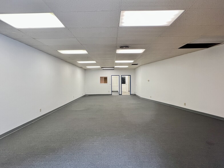 3203-3213 NE Sandy Blvd, Portland, OR for lease - Interior Photo - Image 2 of 6