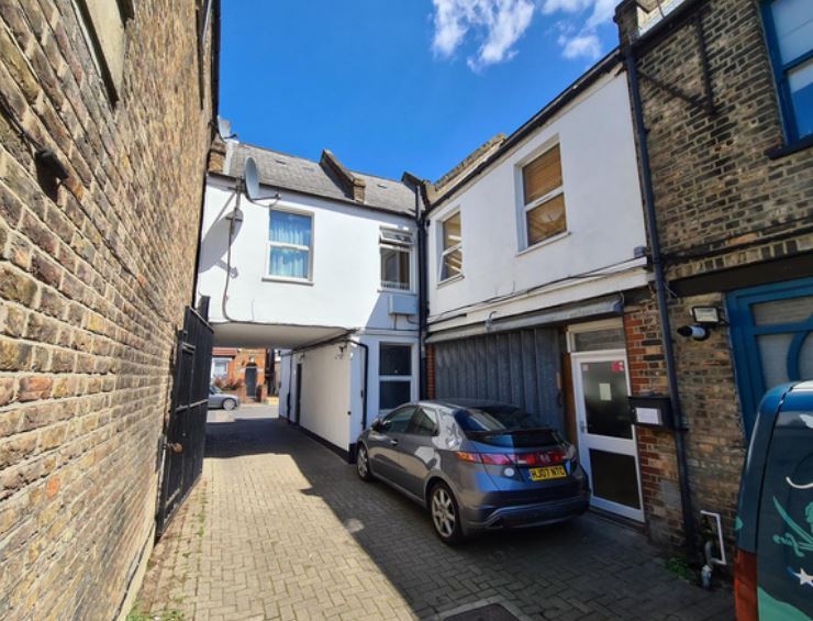 1A Walpole Rd, London, SW19 2BZ