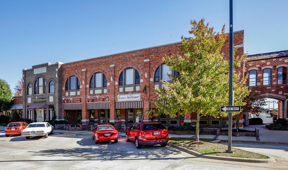 2130-2140 W Chesterfield Blvd, Springfield, MO for sale - Primary Photo - Image 1 of 1