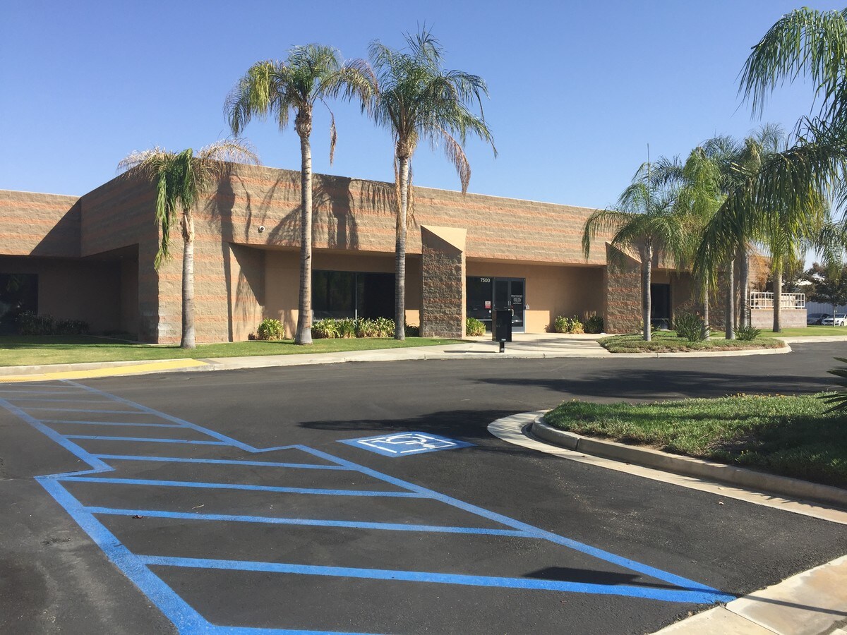 7500 District Blvd, Bakersfield, CA 93313