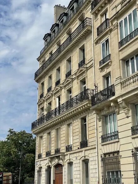 60 Rue De Londres, Paris for lease - Building Photo - Image 1 of 18