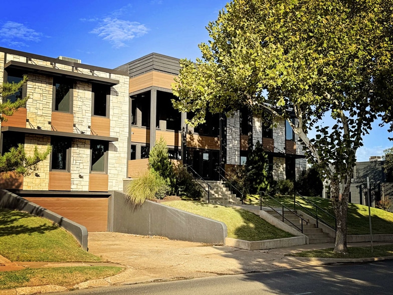 4335 N Classen Blvd, Oklahoma City, OK for lease - Building Photo - Image 1 of 4