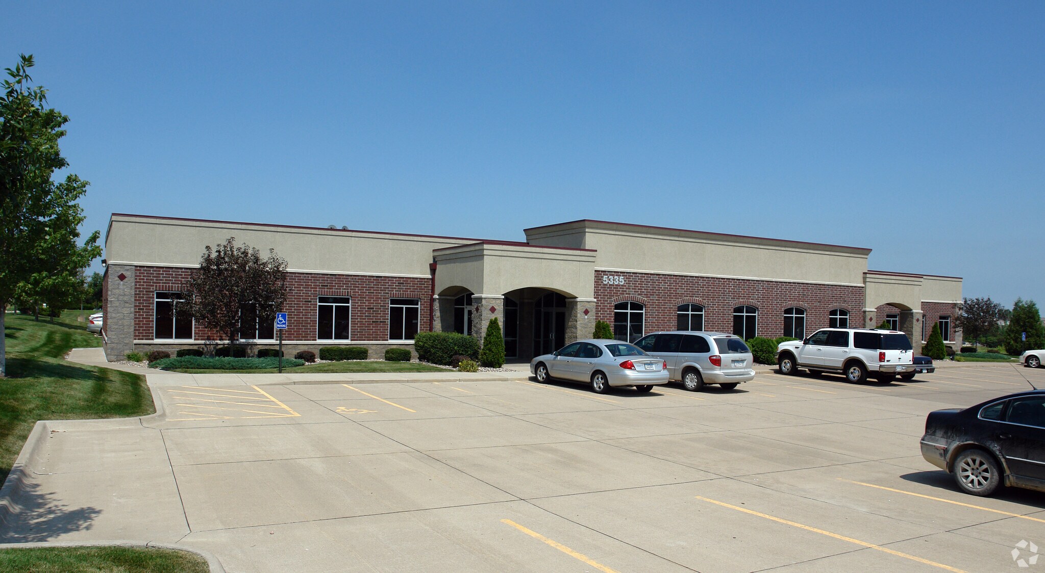 5335 Eastern Ave, Davenport, IA for sale Primary Photo- Image 1 of 1