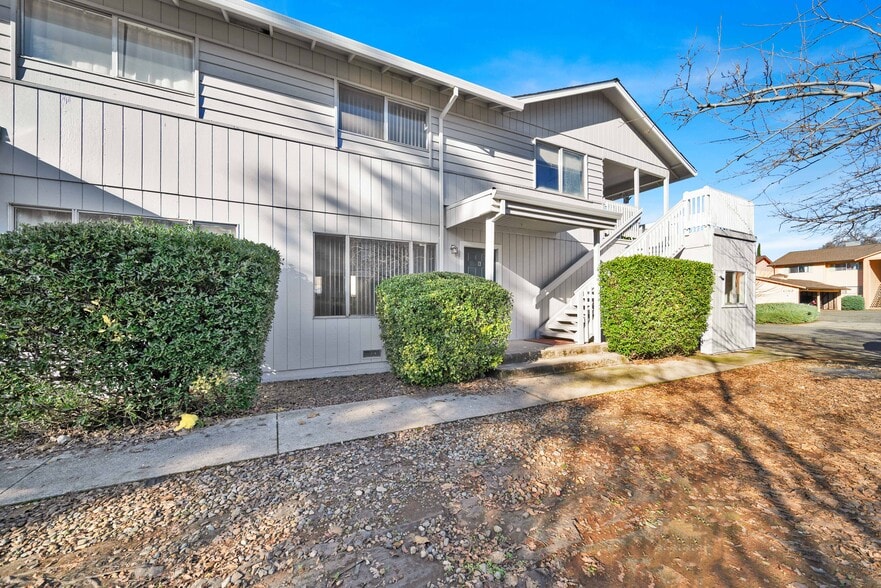 1091 Del Sol Pl, Redding, CA for sale - Building Photo - Image 3 of 40