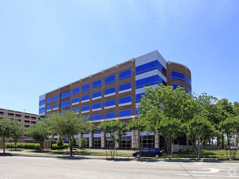 2245 Texas Dr, Sugar Land, TX for lease - Building Photo - Image 1 of 18