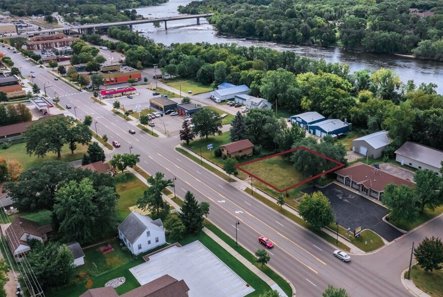 613 N Benton Dr, Sauk Rapids, MN for sale - Building Photo - Image 1 of 4