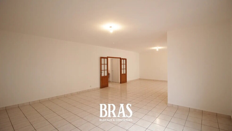 Office in Rezé for lease - Interior Photo - Image 3 of 13