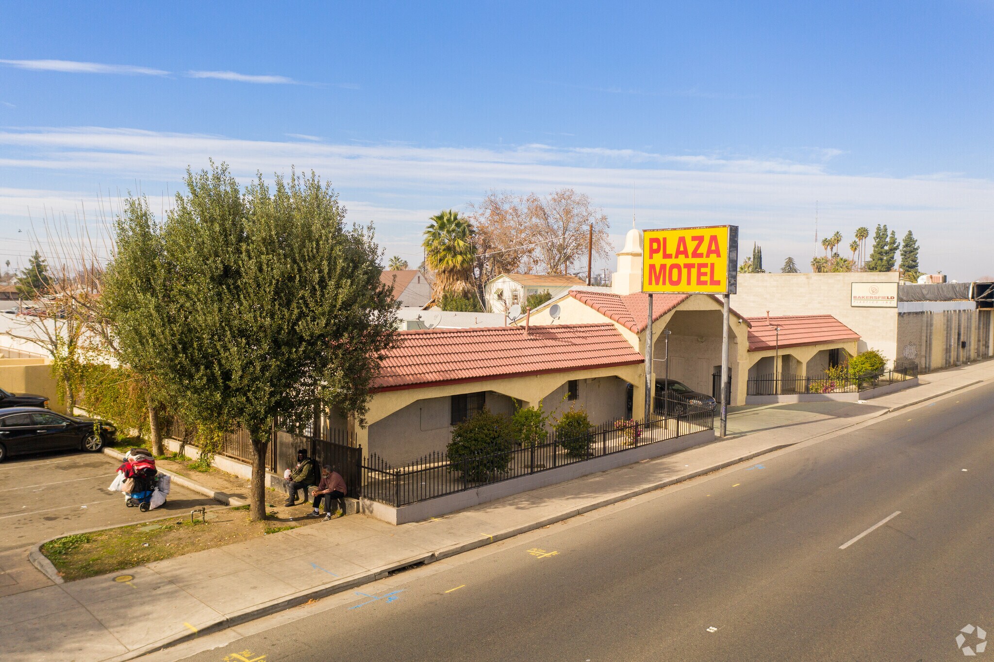 711 Union Ave, Bakersfield, CA 93307 Plaza Motel