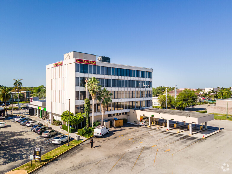 3325 Hollywood Blvd, Hollywood, FL for lease - Building Photo - Image 3 of 8