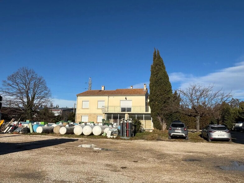 Office in Plan-d'Orgon for lease - Building Photo - Image 1 of 7