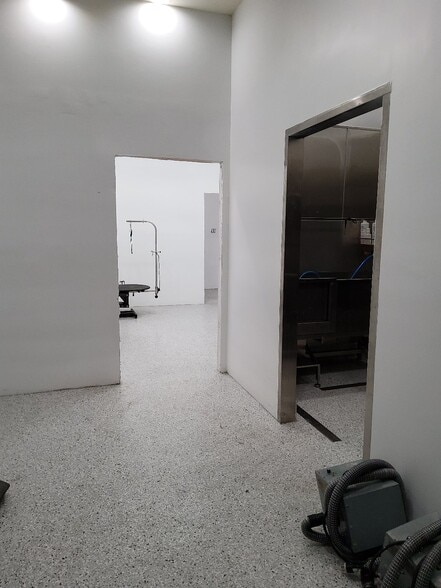 10019-10023 Commerce Ave, Tujunga, CA for sale - Building Photo - Image 3 of 3