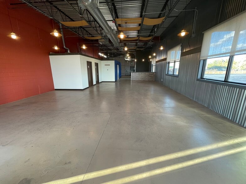 943-965 E 11th St, Loveland, CO for lease - Interior Photo - Image 2 of 15