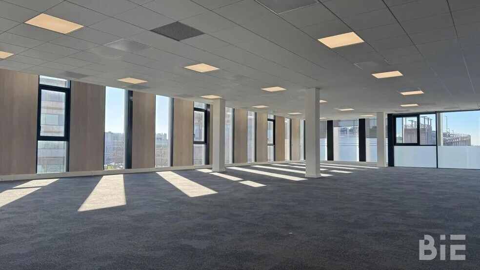 Office in Bordeaux for lease - Interior Photo - Image 3 of 8