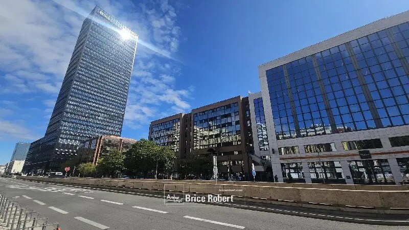 Office in Lyon for lease - Building Photo - Image 2 of 5