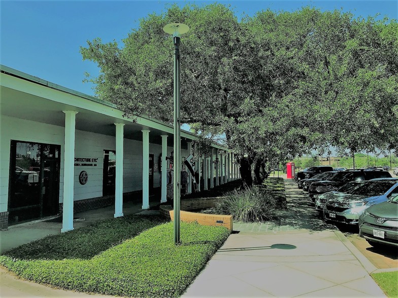 130 Parking Way St, Lake Jackson, TX for sale - Building Photo - Image 1 of 1