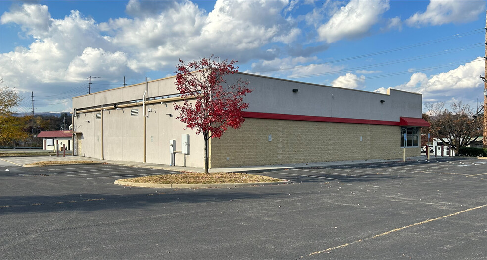 4160 Melrose Ave NW, Roanoke, VA for lease - Building Photo - Image 2 of 11