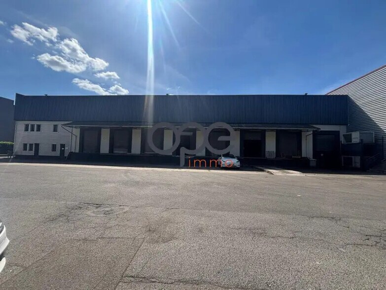 Industrial in Gonesse for lease - Building Photo - Image 1 of 8