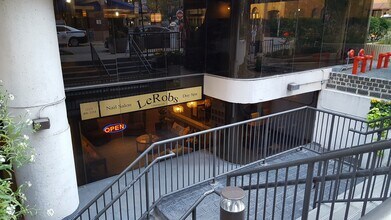 200 E Delaware Pl, Chicago, IL for lease Building Photo- Image 2 of 11