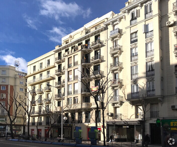 Multifamily in Madrid, Madrid for sale - Primary Photo - Image 1 of 1