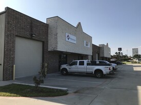 Industrial/Showroom Space- Conroe - Warehouse