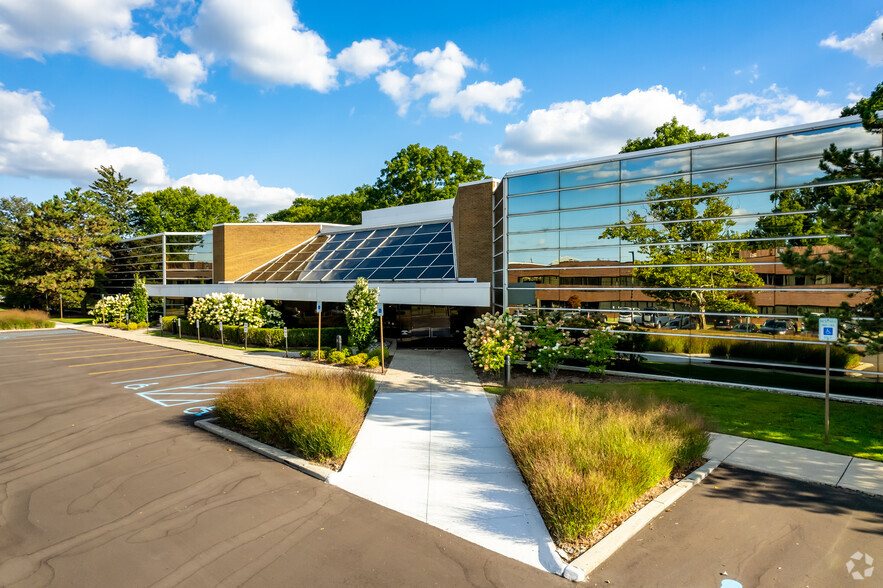 2600 S Telegraph Rd, Bloomfield Hills, MI for lease - Building Photo - Image 3 of 11