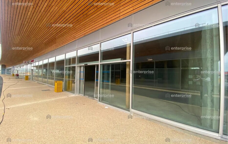 Retail in Persan for lease - Building Photo - Image 2 of 5