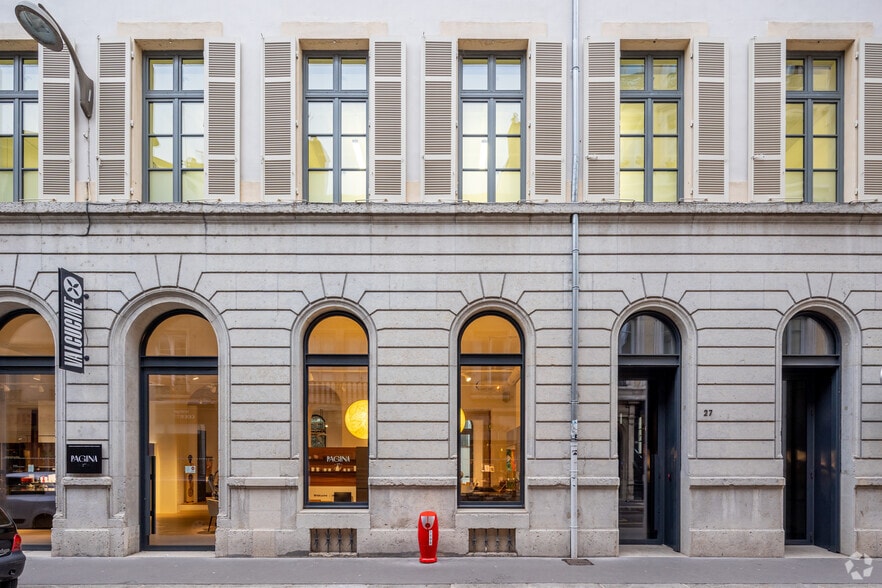 Office in Lyon for lease - Building Photo - Image 2 of 3