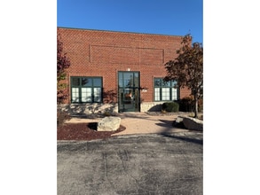1700 Sand Acres Dr, De Pere, WI for lease Building Photo- Image 2 of 17