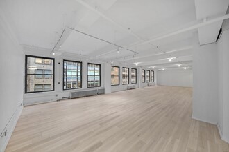 213 W 35th St, New York, NY for lease Building Photo- Image 2 of 6