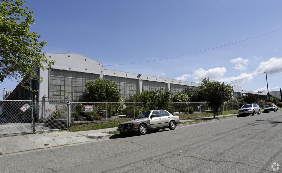 954 60th St, Oakland, CA for lease - Building Photo - Image 3 of 10