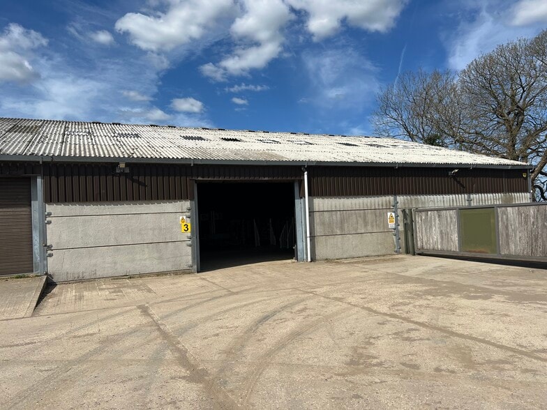 Store 3 Hill Farm, Hill Farm Lane, Codmore Hill, Pulborough for lease - Building Photo - Image 1 of 10