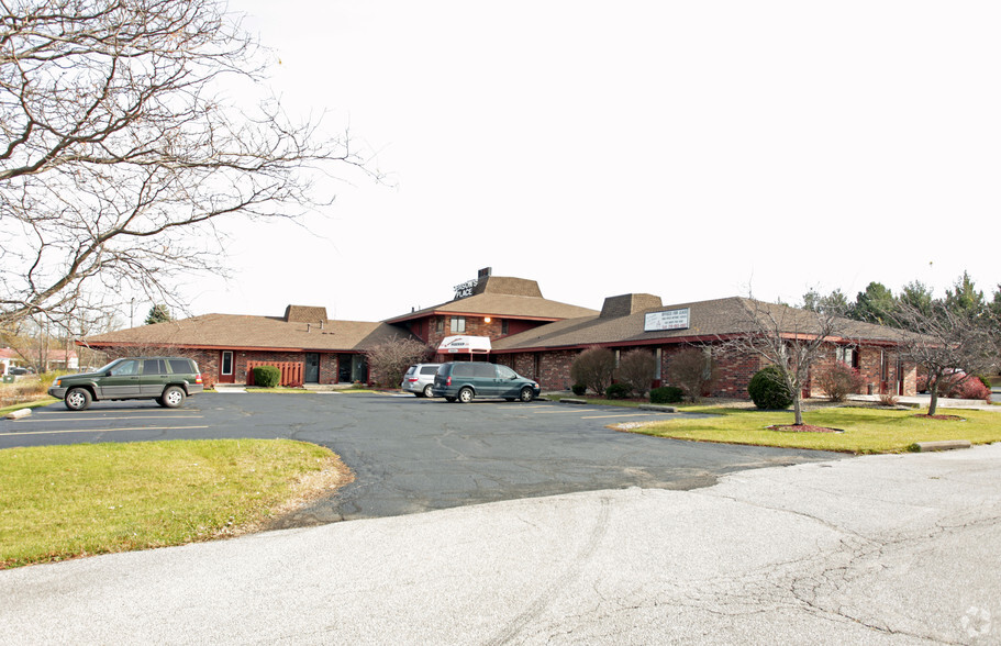 10971 Four Seasons Pl, Crown Point, IN for sale - Primary Photo - Image 1 of 1