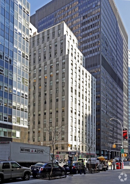 125 Maiden Lane - Floors 10-12 portfolio of 3 properties for sale on LoopNet.com - Building Photo - Image 1 of 20