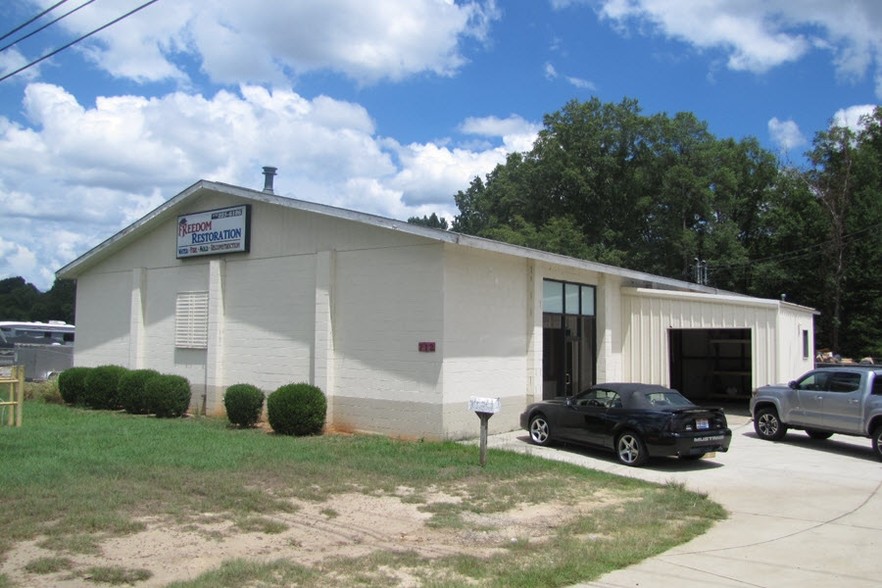 712 Highway 247, Bonaire, GA for sale - Building Photo - Image 1 of 1