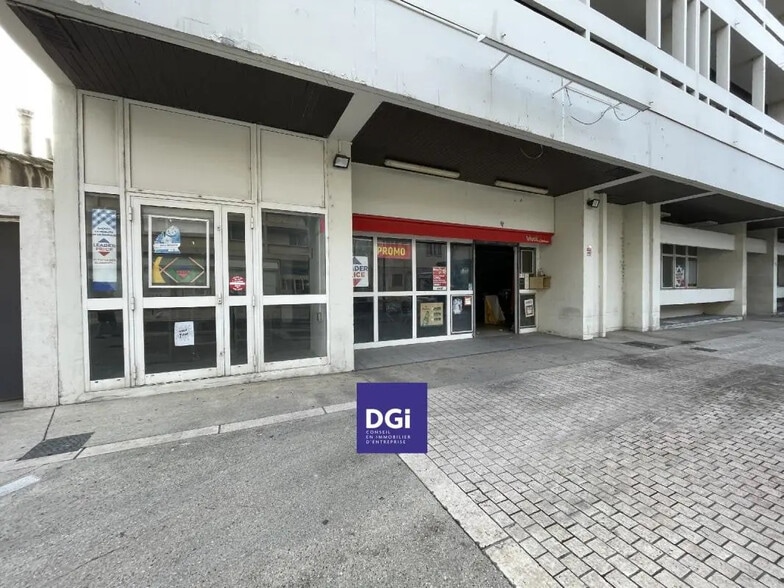 Retail in Nîmes for lease - Building Photo - Image 1 of 3