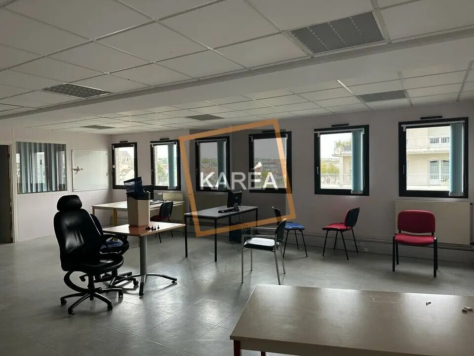 Location Bureaux 347 m² - Photo 1