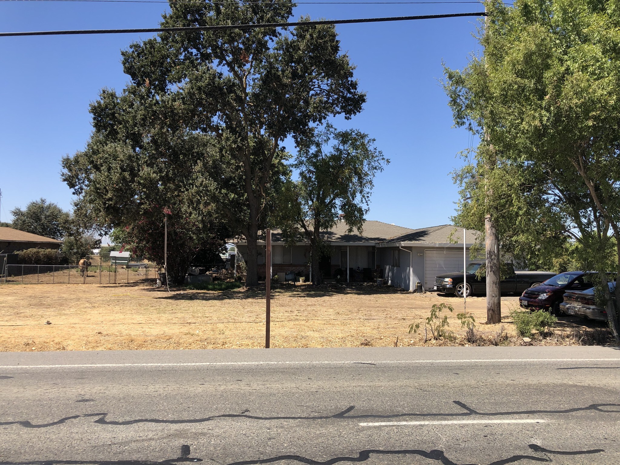 5260 Bradshaw Rd, Sacramento, CA 95829