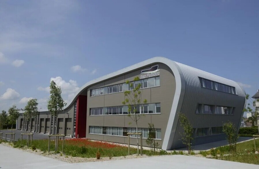 Flex in Caen for lease - Building Photo - Image 2 of 8