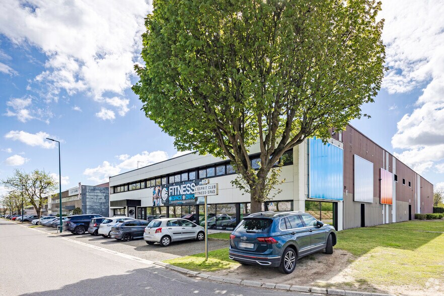 15 Rue D'Anjou, Saint-Ouen-l'Aumône for lease - Building Photo - Image 3 of 3