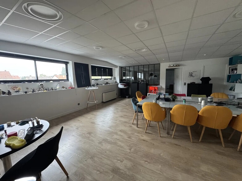 Office in Saint-Leu-la-Forêt for lease - Interior Photo - Image 3 of 8