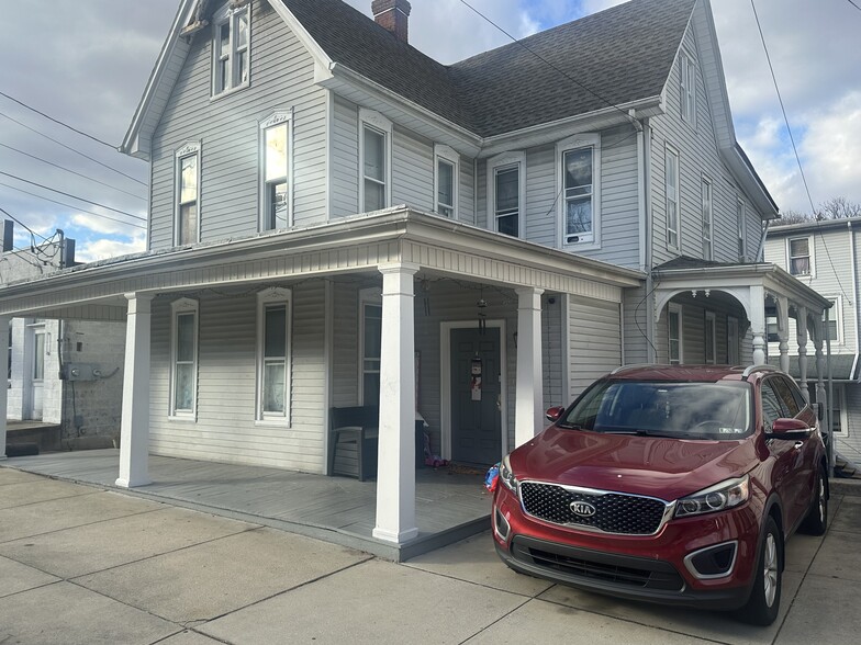 142 W Main St, Windsor, PA for sale - Building Photo - Image 2 of 26