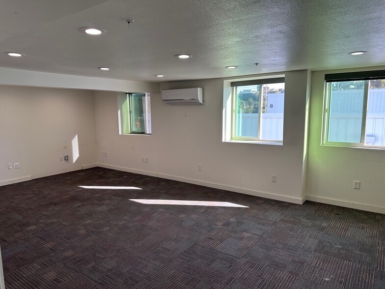 545 Stevens Ave W, Solana Beach, CA for lease - Interior Photo - Image 2 of 3